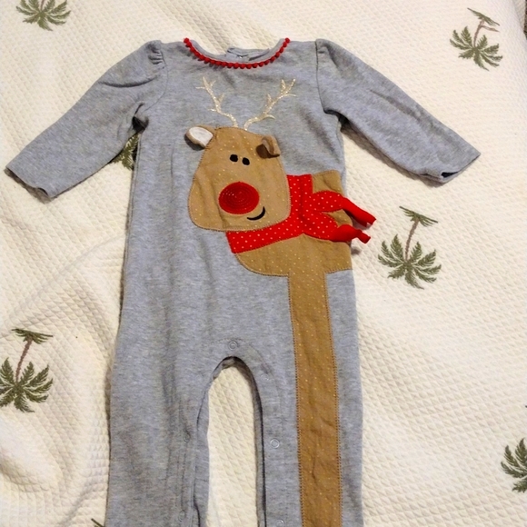 Christmas Outfit - Picture 1 of 7